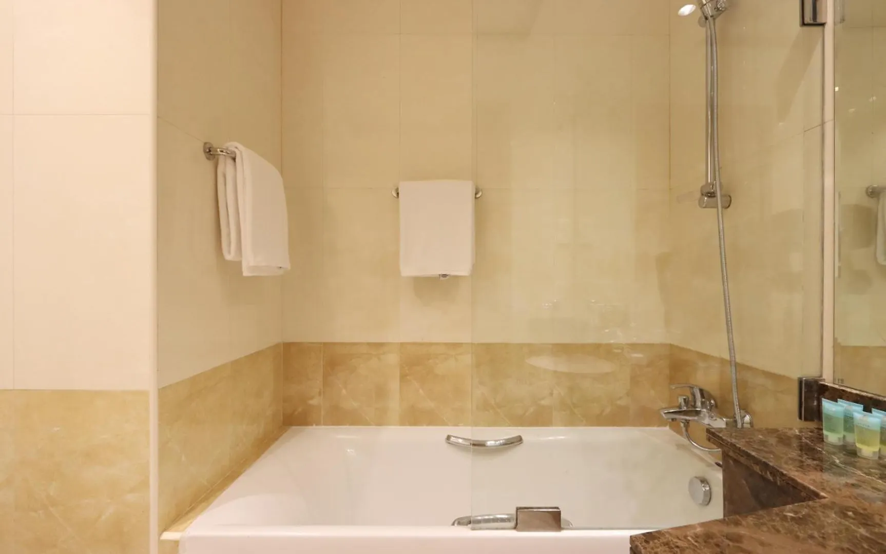 Livbnb - Captivating 1B W Partial Sea View, Marina Dubai