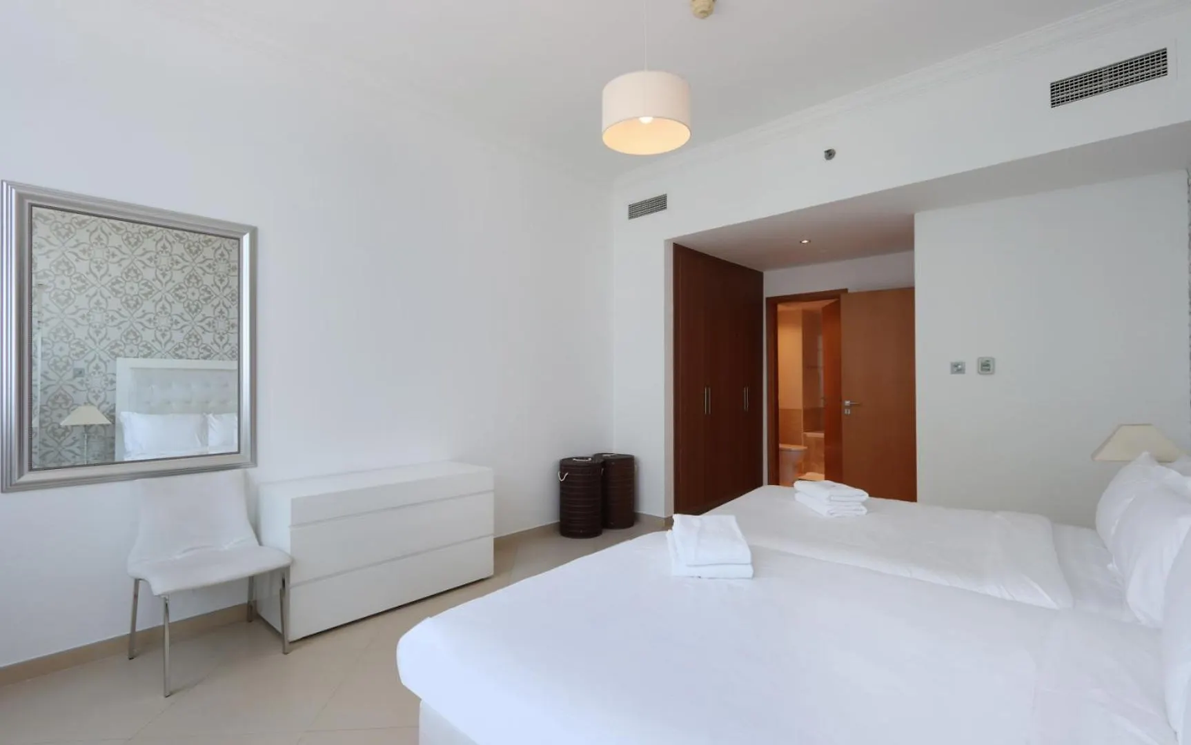 Livbnb - Captivating 1B W Partial Sea View, Marina Dubai Apartment