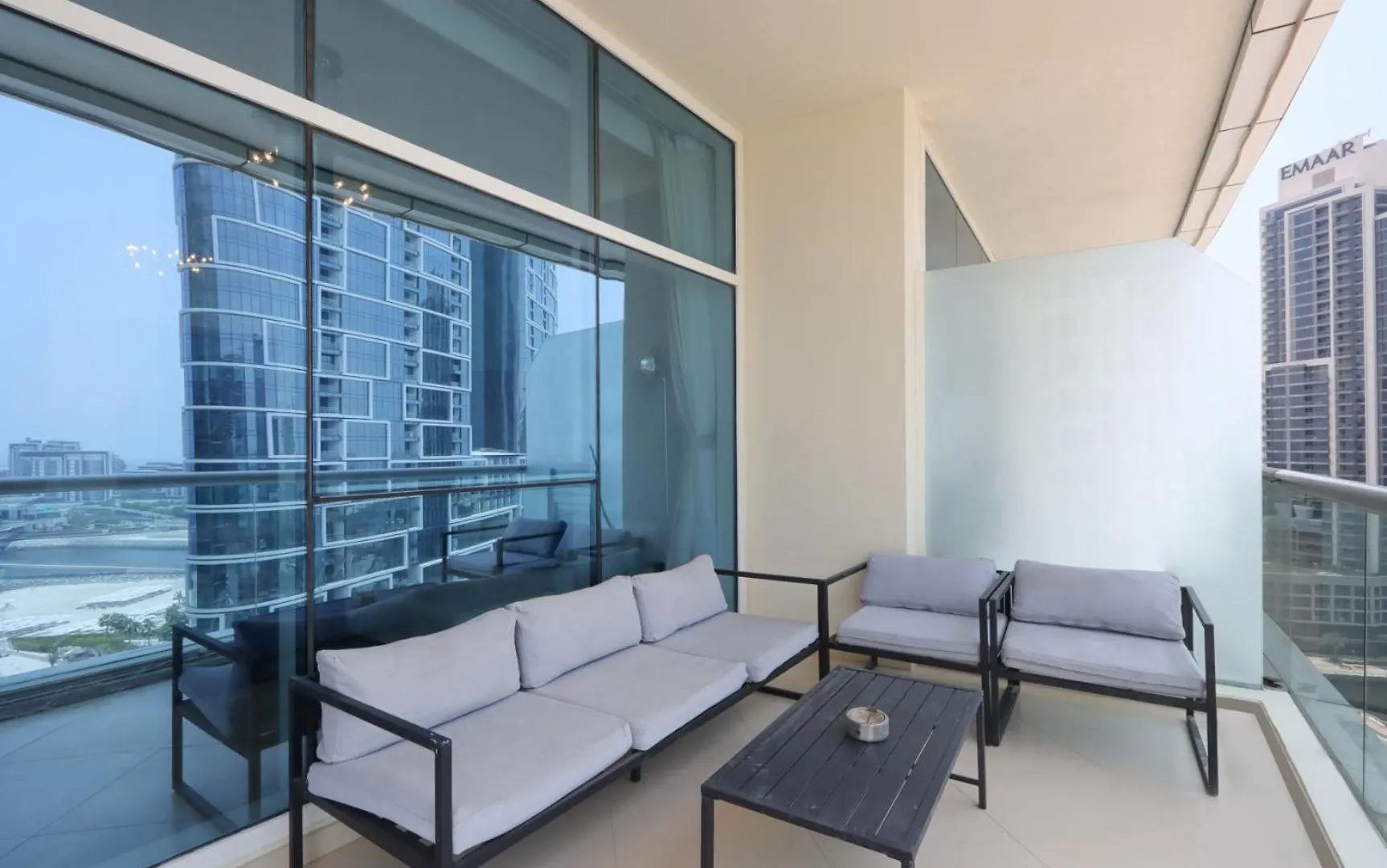 Livbnb - Captivating 1B W Partial Sea View, Marina Dubai United Arab Emirates