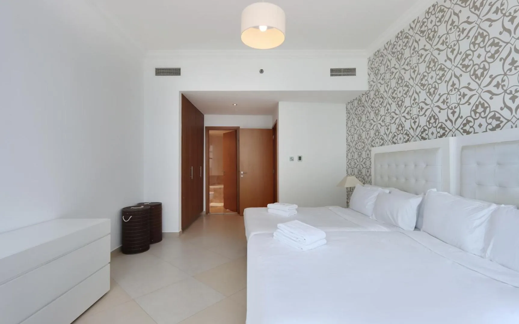 Livbnb - Captivating 1B W Partial Sea View, Marina Dubai Apartment