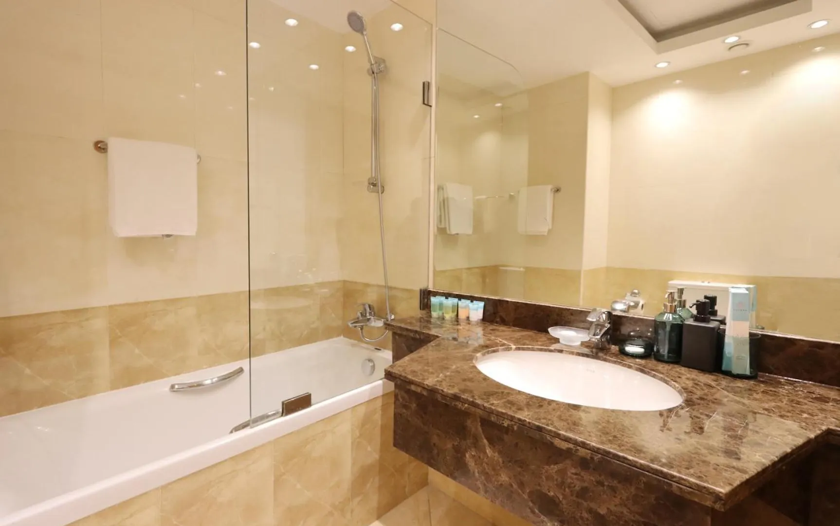 Livbnb - Captivating 1B W Partial Sea View, Marina Dubai 0*,
