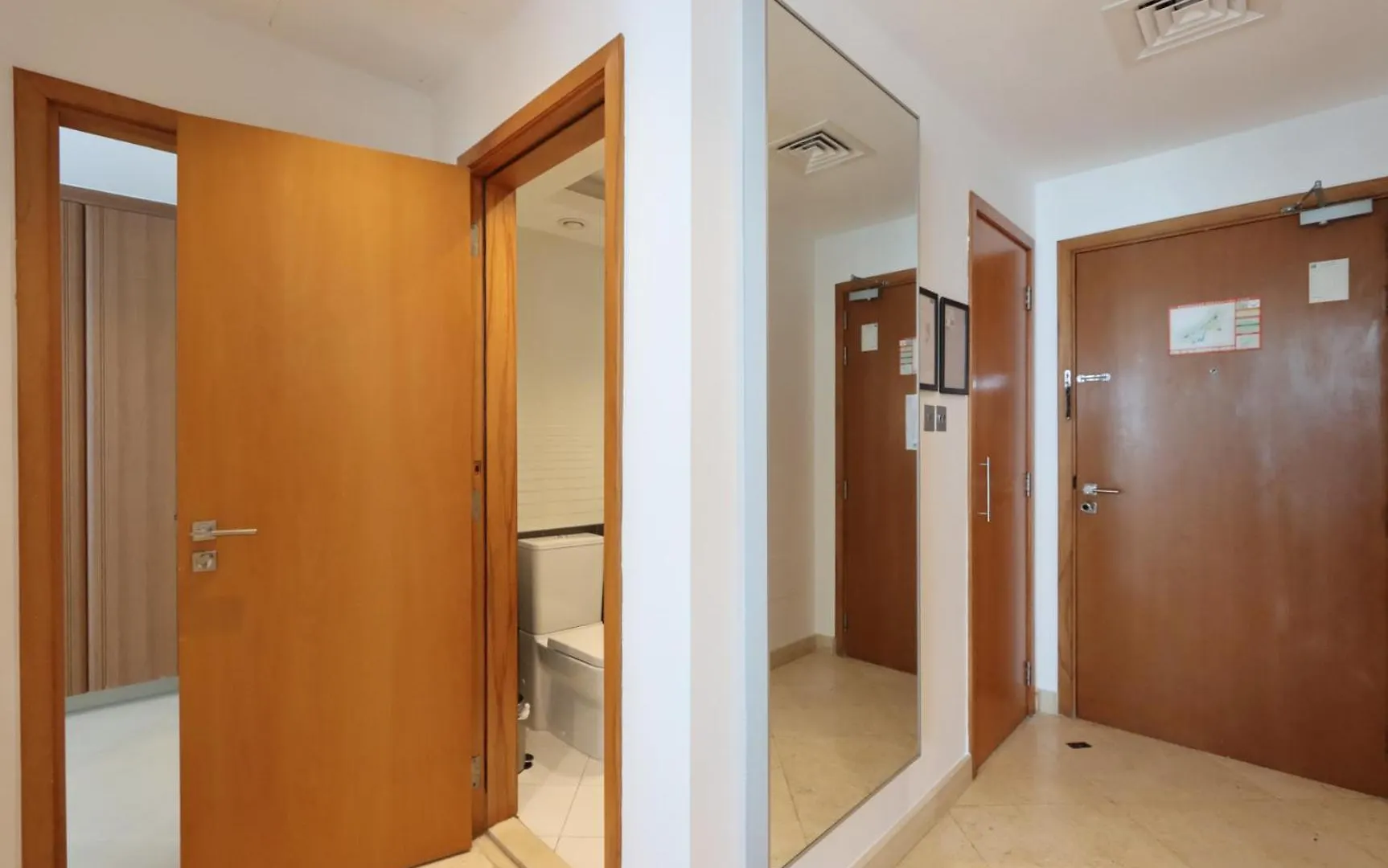 Livbnb - Captivating 1B W Partial Sea View, Marina Dubai