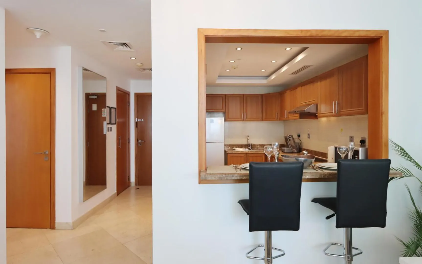 Livbnb - Captivating 1B W Partial Sea View, Marina Dubai United Arab Emirates