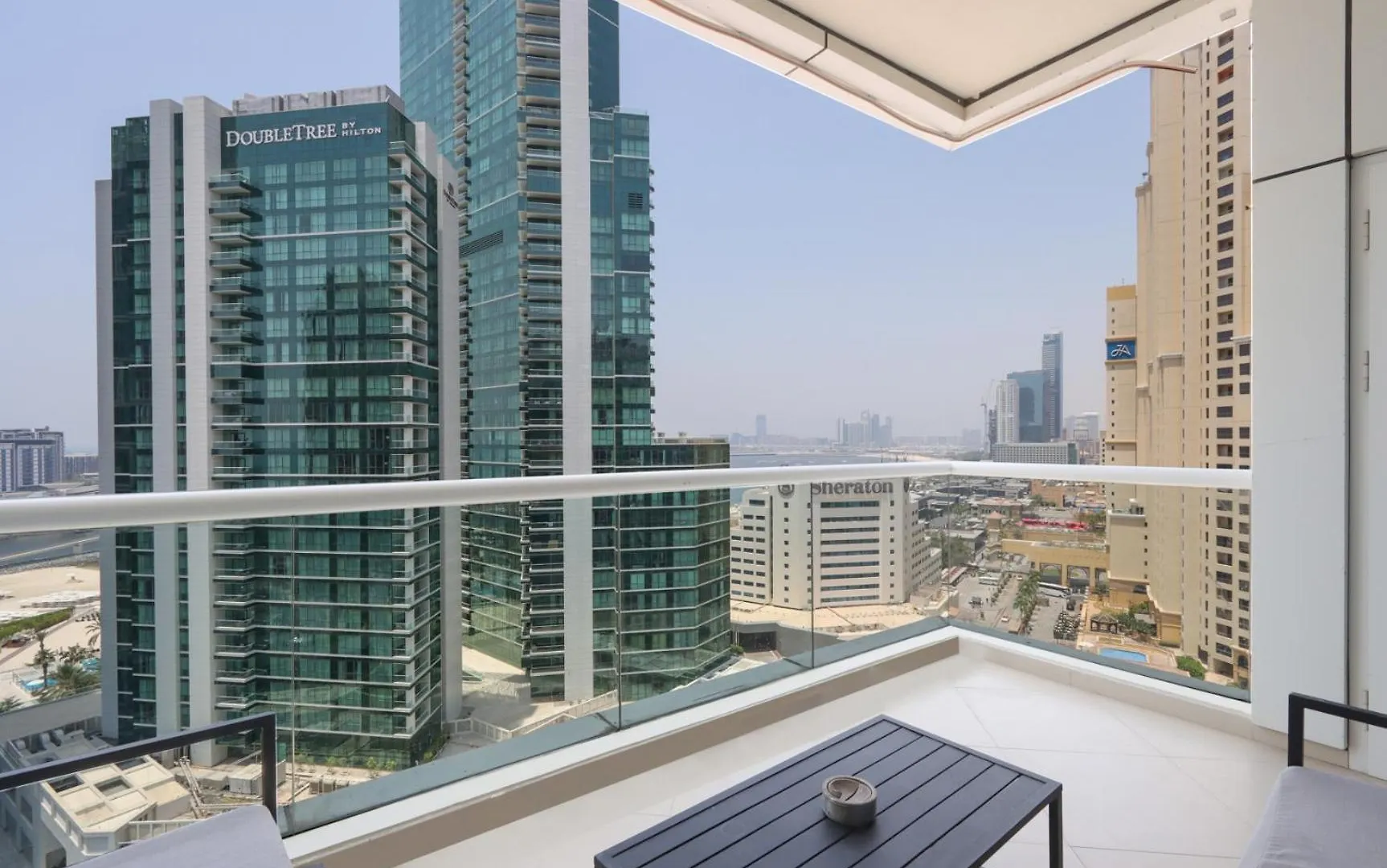 Livbnb - Captivating 1B W Partial Sea View, Marina Dubai Apartment